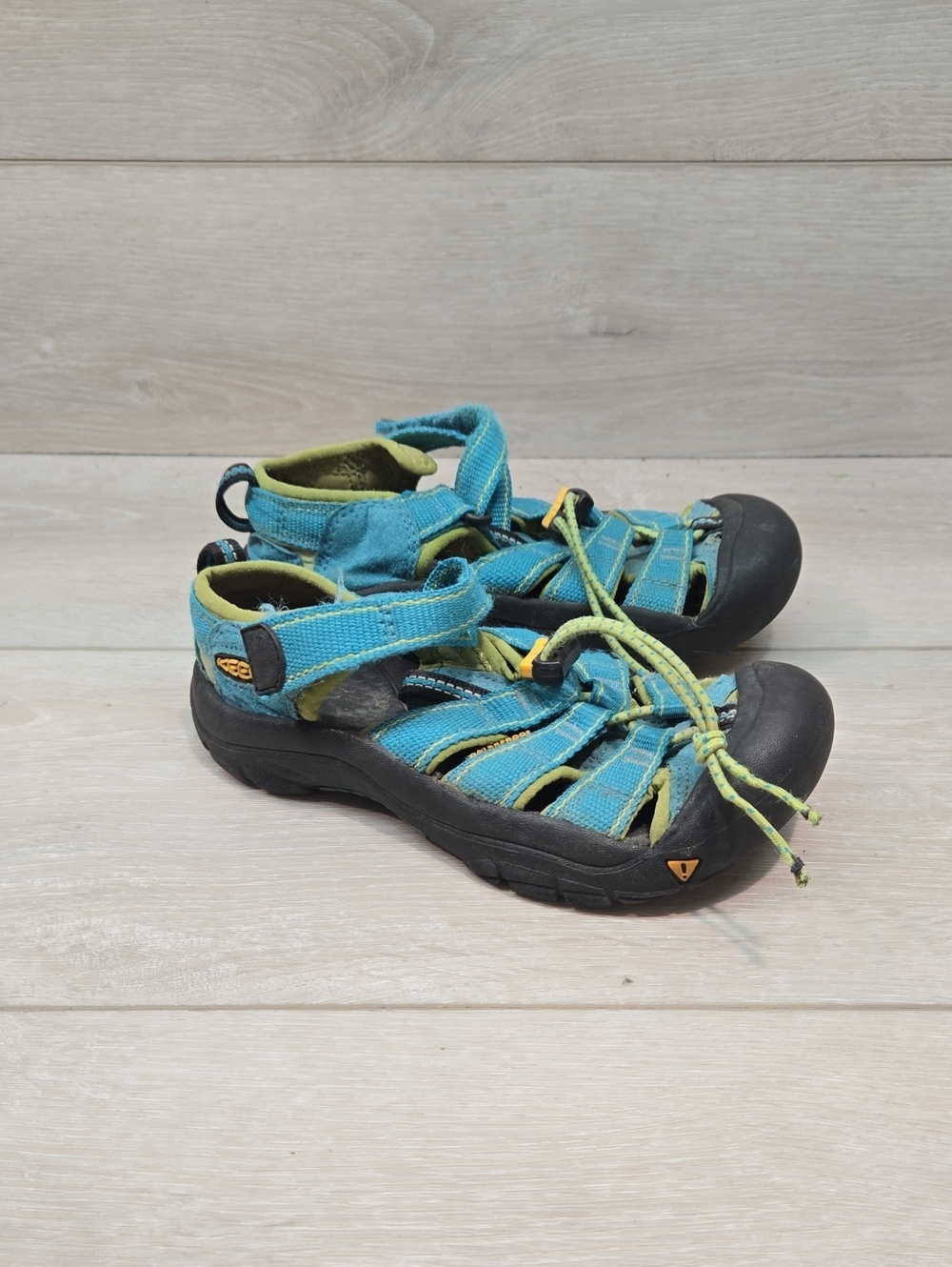 KEEN Kids' Big Boy Fisherman Blue Closed-Toe Sandals Shoes Sz 2
